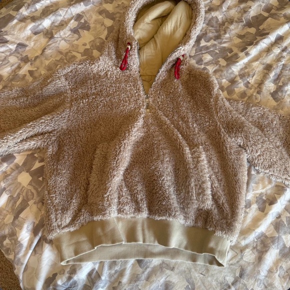 lululemon athletica Tops - Lululemon Athletica Oh So Sherpa- size women’s 10